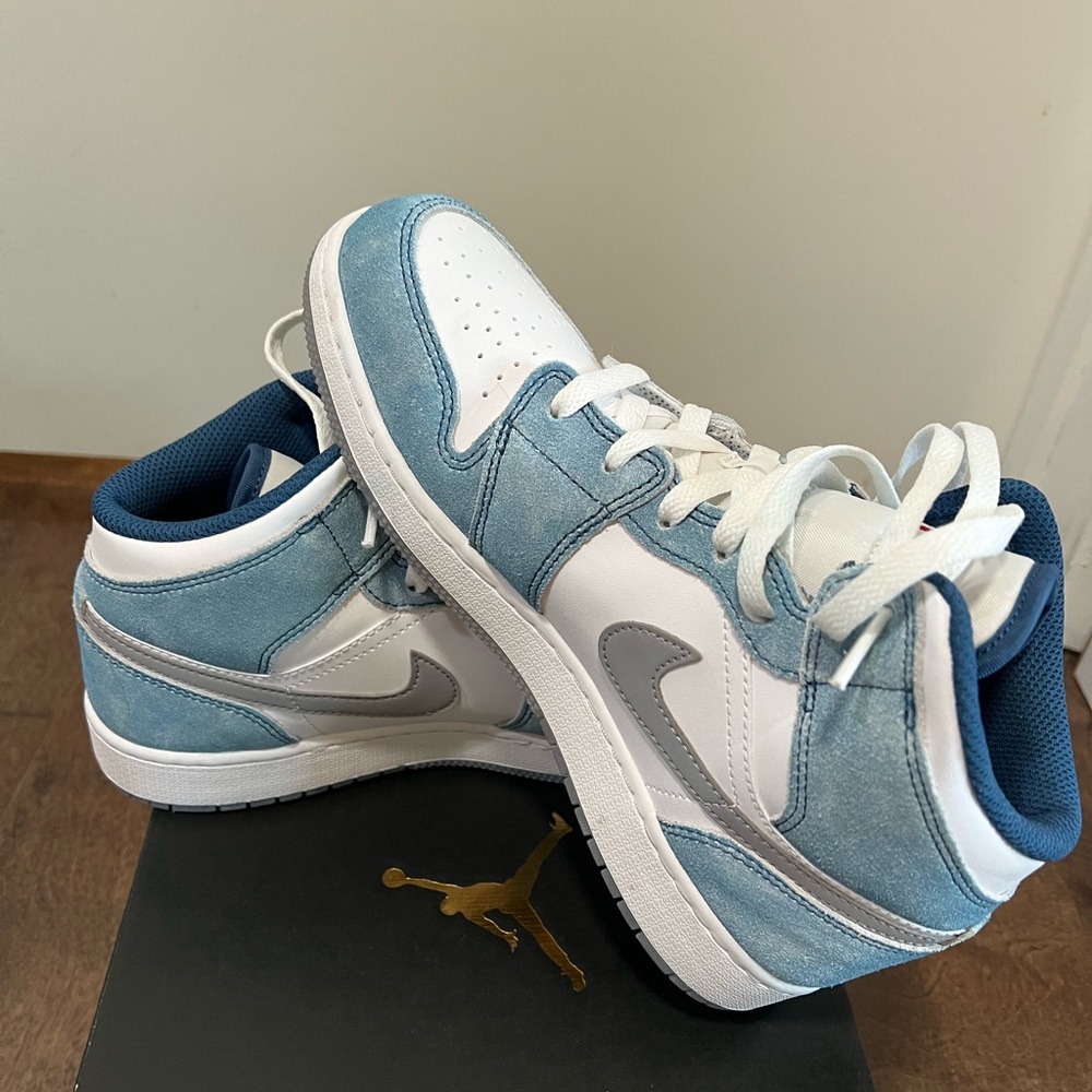 Air Jordan 1 Mid SE GS